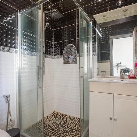 Ideally Placed To Visit Toulon + Bright Flat - Idealement Place Pour Visiter Toulon + Lumineux Exterior photo
