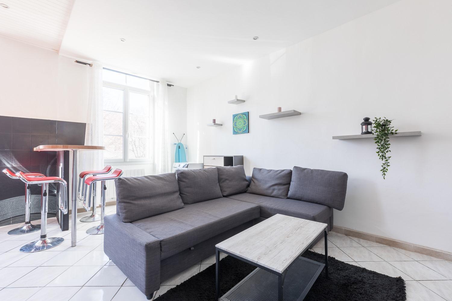 Ideally Placed To Visit + Bright Flat - Idealement Place Pour Visiter + Lumineux *